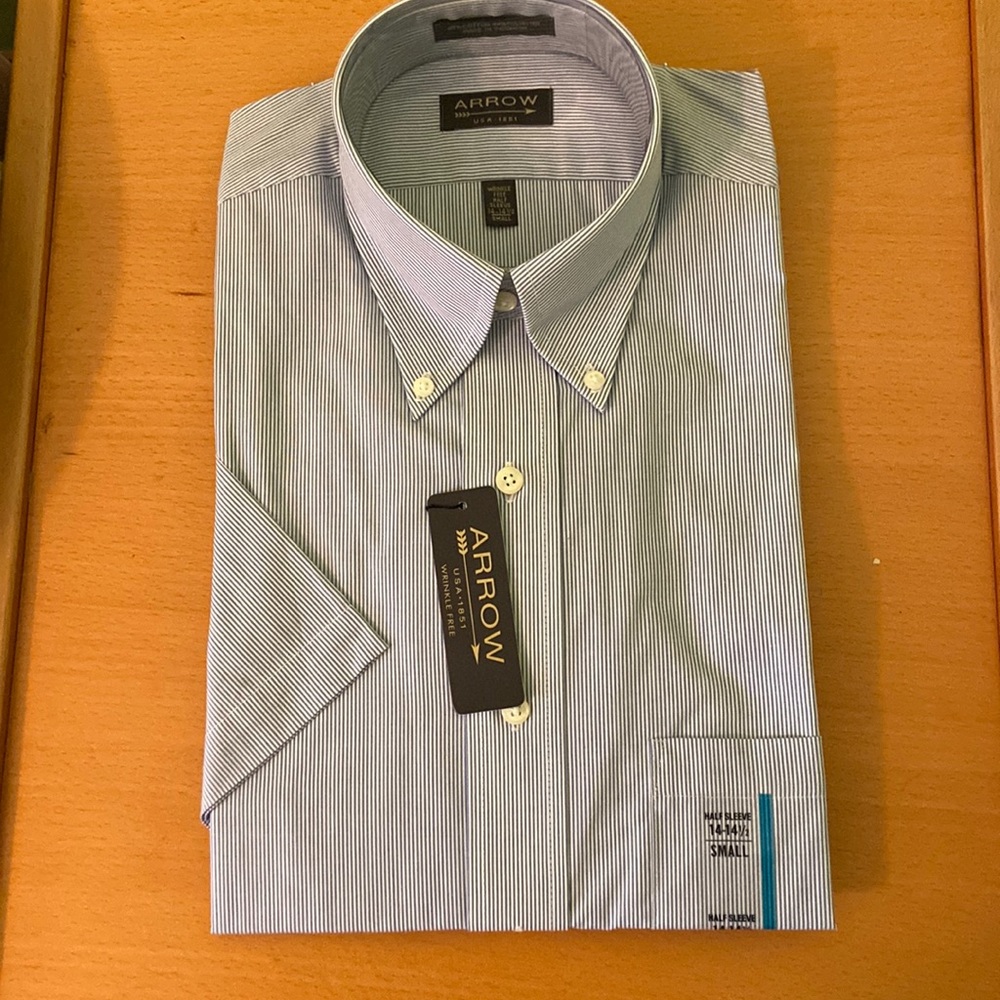 Men’s short sleeve dress shirt